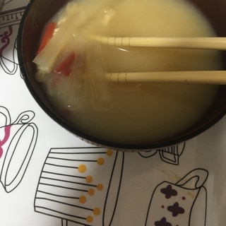 大根と京人参と油揚げの白味噌でお味噌汁(o^^o)